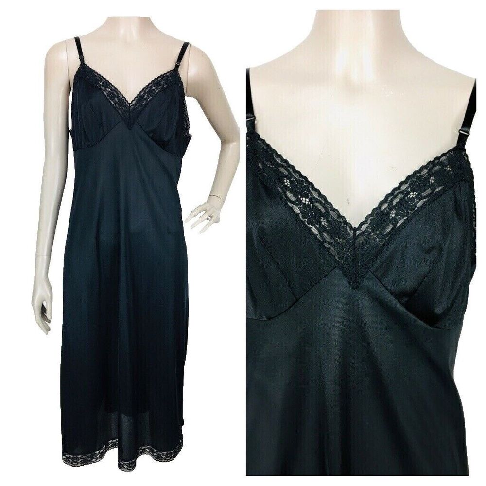 Vanity Fair Vintage 70s Black Nylon Lace Trim Full Slip Dress Size 36/28"